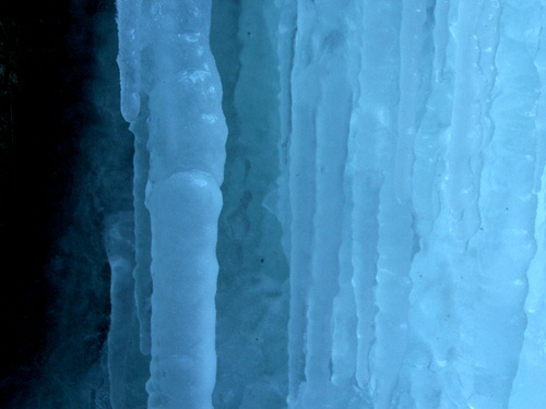 eisiger Lainbachfall Kochel am See im Winter