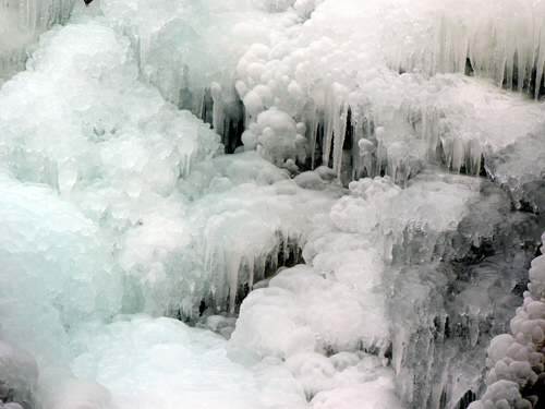 eisiger Lainbachfall Kochel am See im Winter